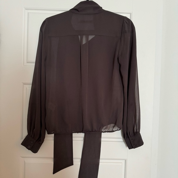 ✨HostPick✨⬇️💲ALICE + OLIVIA Slate pleated/ tie colar blouse - Picture 9 of 11
